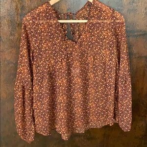 Long sleeve blouse.